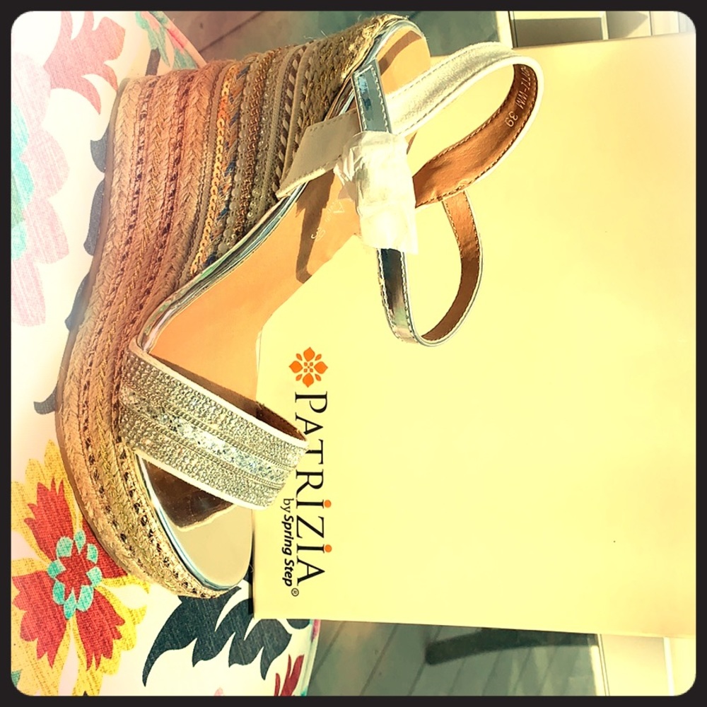 Pattern wedge silver shoes